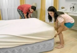 Intex Supreme Air Flow Luchtbed - Queensize - Ingebouwde Elektrische Pomp -Buitenuitrusting 1320 1900 64490 inuse1 2020 300