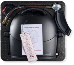 NomadiQ Draagbare Gasbarbecue - Zwart -Buitenuitrusting 1900 1900 c2vydmljzt1pbwfnzxmmc3jjpwh0dhbzjtnbjtjgjtjgd3d3lm5vbwfkaxfiyneuy29tjtjgd3aty29udgvudcuyrnvwbg9hzhmlmkyymdiwjtjgmdclmkzub21hzglrlwjics1ib3gtb3blbi0xlmpwzyzjywn