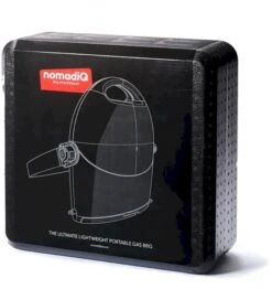NomadiQ Draagbare Gasbarbecue - Zwart -Buitenuitrusting 1900 1900 c2vydmljzt1pbwfnzxmmc3jjpwh0dhbzjtnbjtjgjtjgd3d3lm5vbwfkaxfiyneuy29tjtjgd3aty29udgvudcuyrnvwbg9hzhmlmkyymdiwjtjgmdclmkzub21hzglrlwjics1ib3gtms5qcgcmy2fjagvnyxj